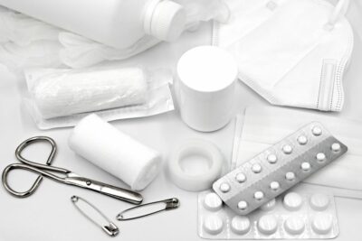 Trousse et matériel de premiers secours pour la sécurité en entreprise